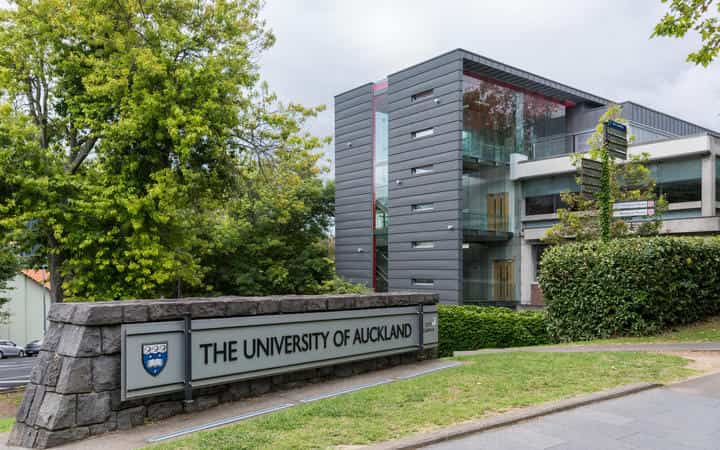 منحة كلية الفنون الإبداعية والصناعات بجامعة أوكلاند لدراسة الماجستير في نيوزلندا (ممولة)
