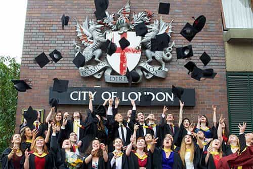 منحة جامعة City University of London لدراسة الماجستير في المملكة المتحدة 2021