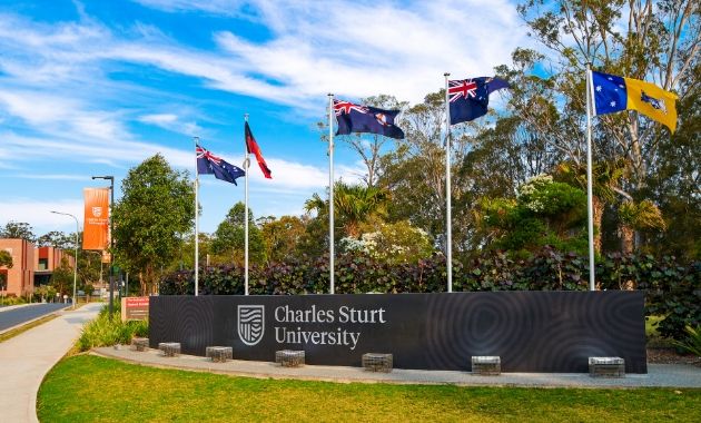 المنح الدراسية للطلاب الدوليين في جامعة تشارلز ستورت في أستراليا لدراسة البكالوريوس والدراسات العليا 2022