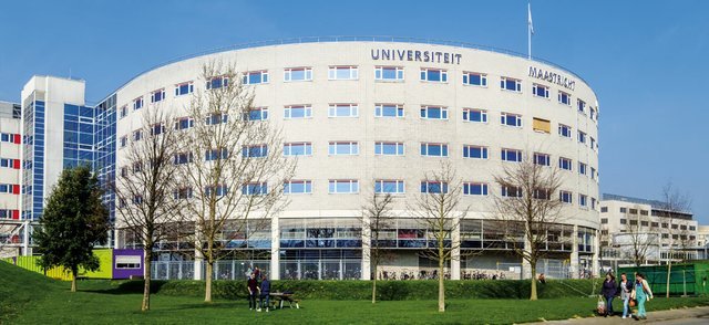 منح دراسية في هولندا لدراسة البكالوريوس في جامعة ماستريخت 2022 | ممولة