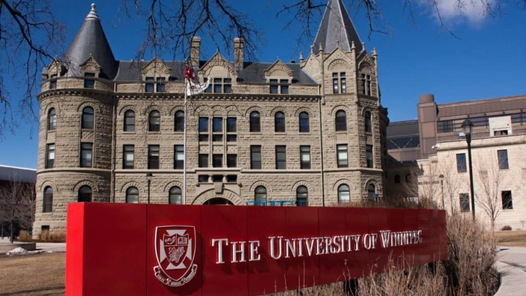 منحة جامعة Winnipeg لدراسة البكالورسوس والماجستير في كندا 2022