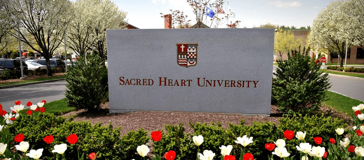 منحة جامعة Sacred Heart للحصول على البكالوريوس في الولايات المتحدة الأمريكية 2022
